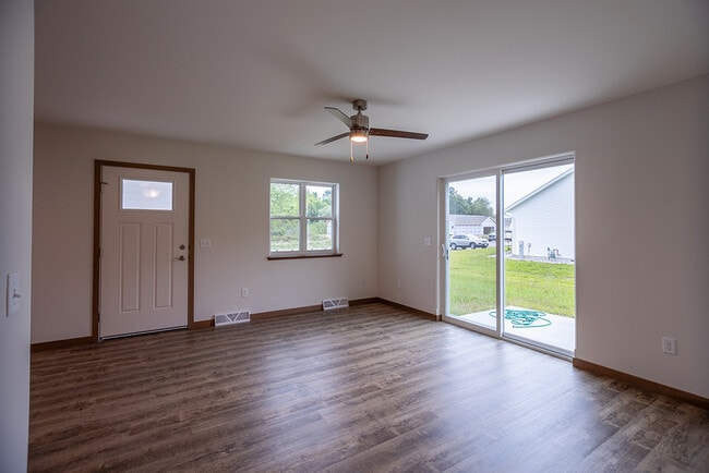 Building Photo - 925 Green Pastures Trl