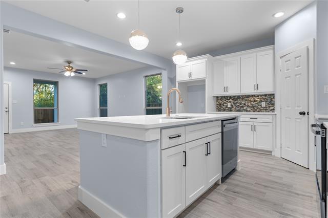 Building Photo - 520 E 5th St