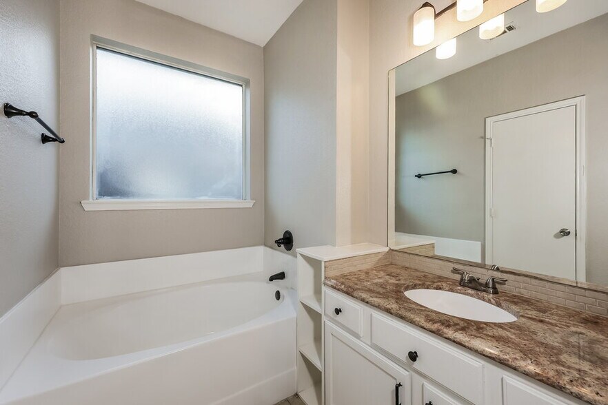 Building Photo - 916 Buffalo Springs Dr