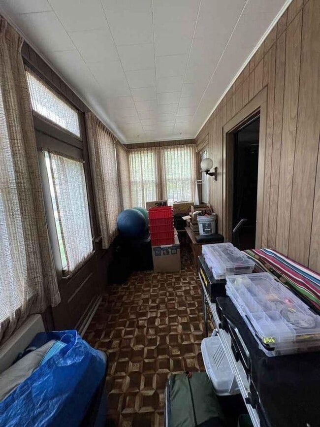 Building Photo - Fully furnished 3 bedroom 1 bathroom house!