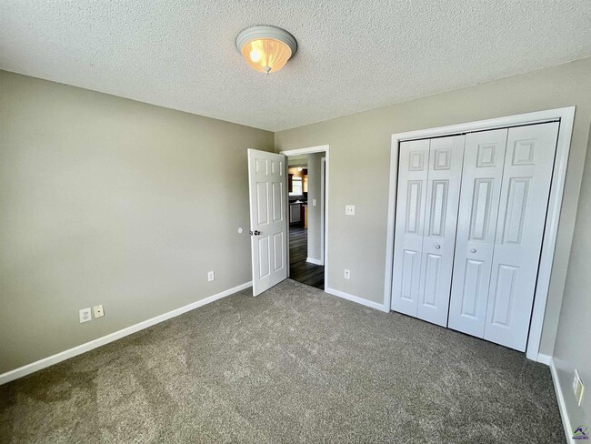 Building Photo - 107 Northpointe Dr
