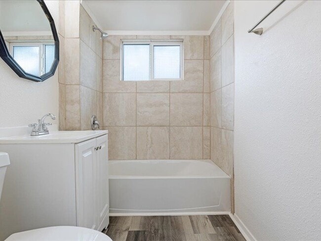 Building Photo - 533 E Woodard St