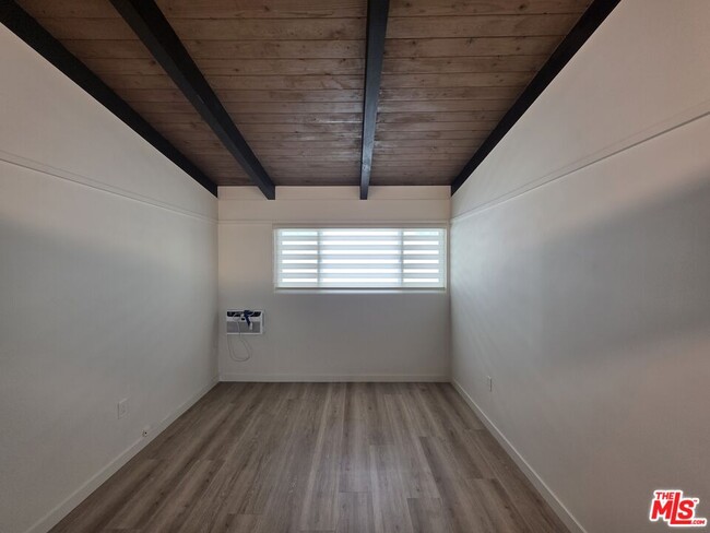 Building Photo - 11021 Missouri Ave