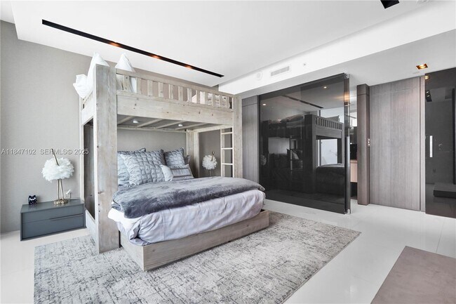 Building Photo - 3535 S Ocean Dr