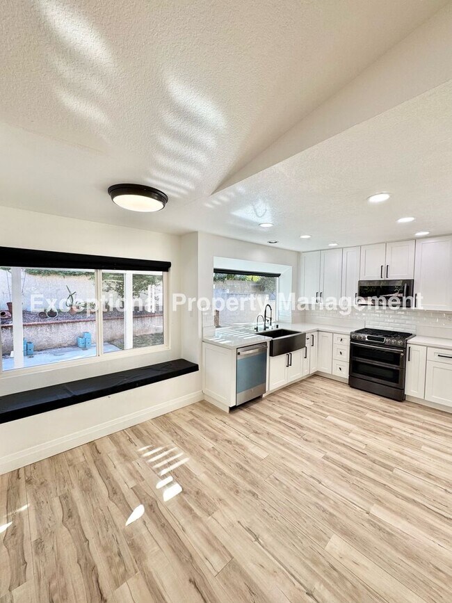 Building Photo - Ready to move in 3 bed 2 bath single story home