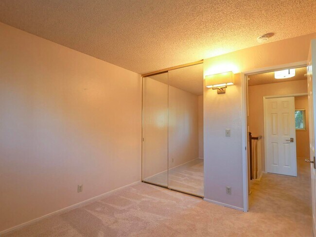 Building Photo - 1484 Carnot Dr