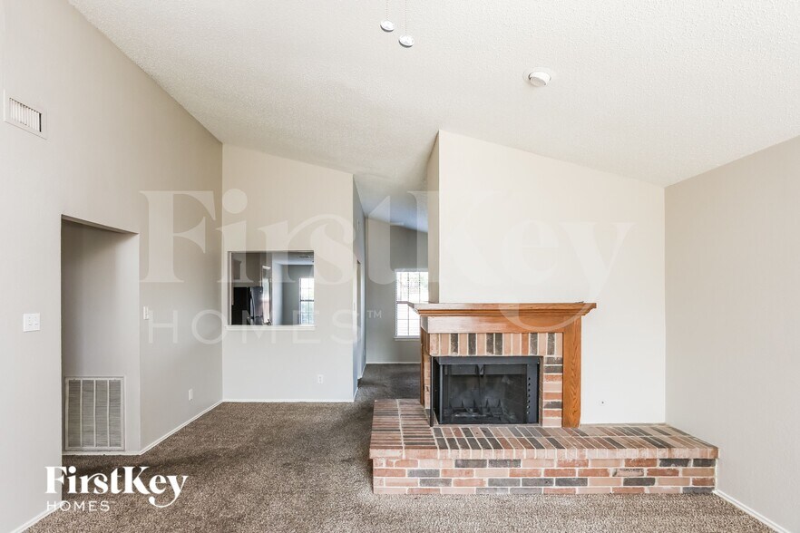 Building Photo - 4368 Saugus Dr