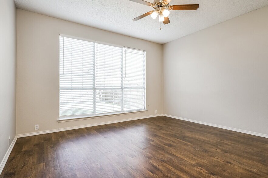 Building Photo - 3000 Vicksburg Ln