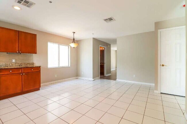 Building Photo - Tropical Dunedin Rental