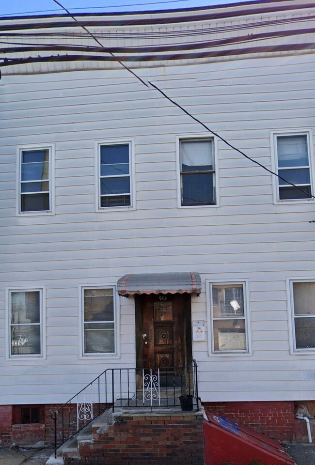 Building Photo - 948 West Side Ave