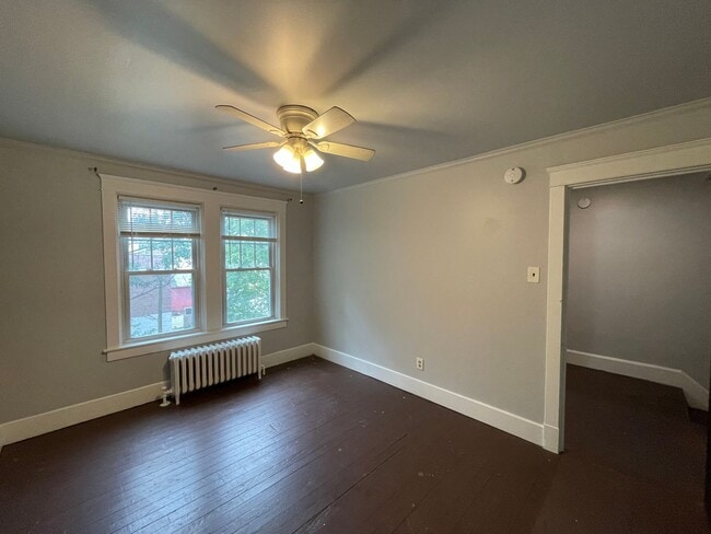 Building Photo - 2 Bedroom Single Family Home in Lancaster!