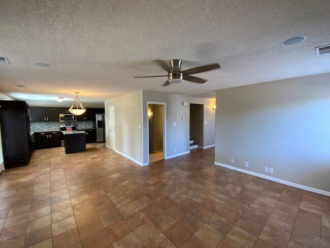 Building Photo - 4 Bedroom Home Available Near Golf Course ...