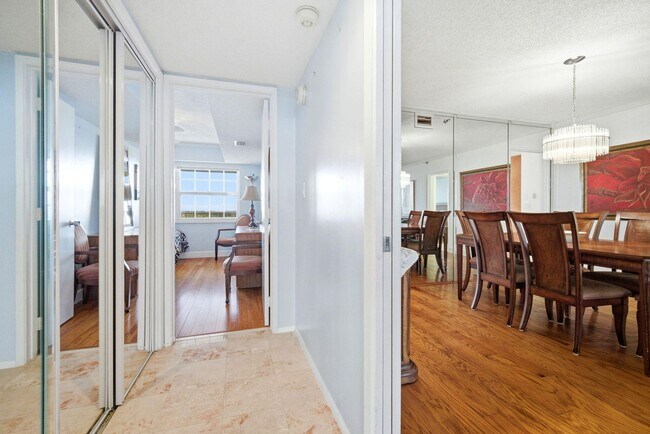 Building Photo - 3507 Oaks Way