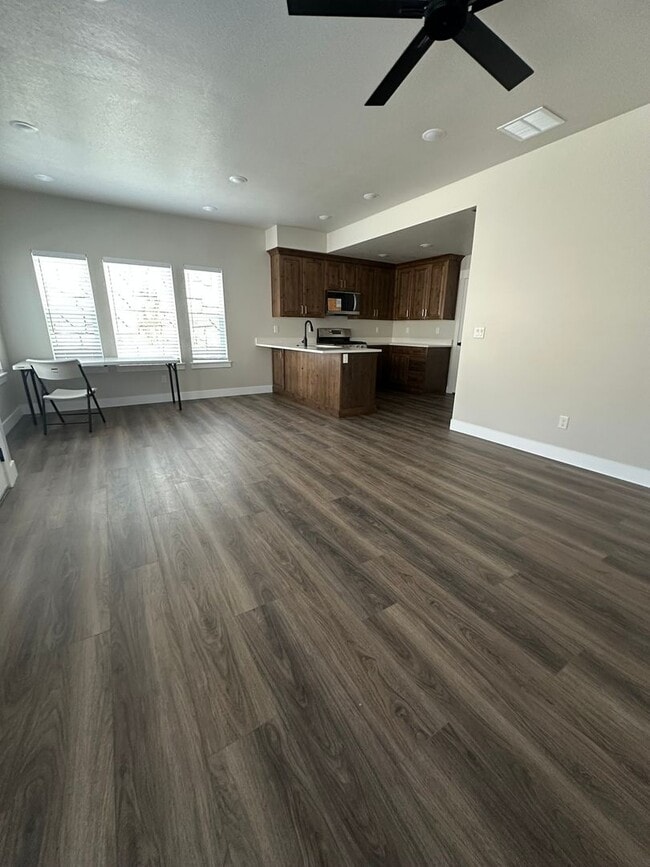 Building Photo - 3143 E Thorley Dr