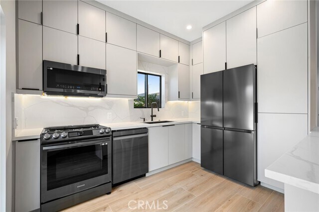 Building Photo - 9601 N Clybourn Ave