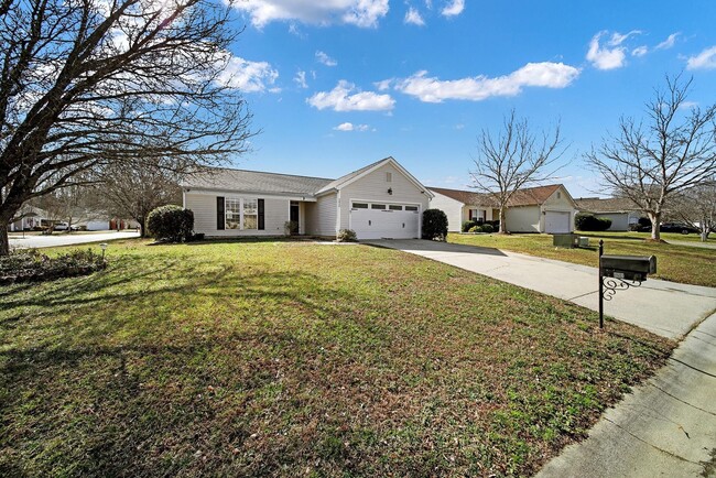 Building Photo - Lovely Three Bedroom Ranch Home in Indian ...