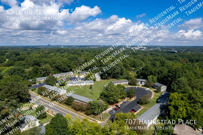 Building Photo - 707 Hampstead Pl