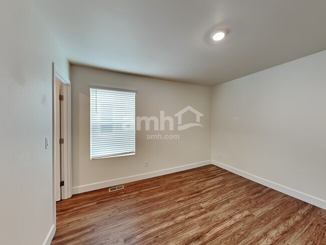 Building Photo - 6894 35th Pl NE