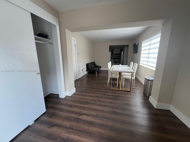 Building Photo - 945 79th Terrace