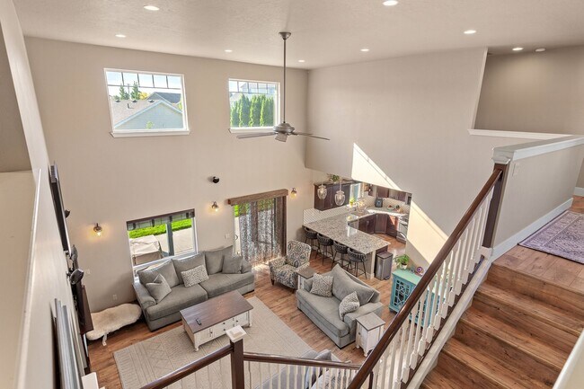 Building Photo - Beautiful, Executive  Home on Cul de Sac i...