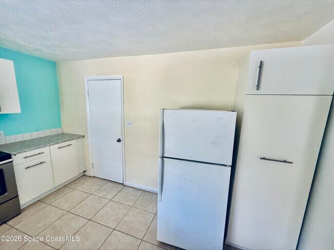 Building Photo - 410 S Tropical Trail