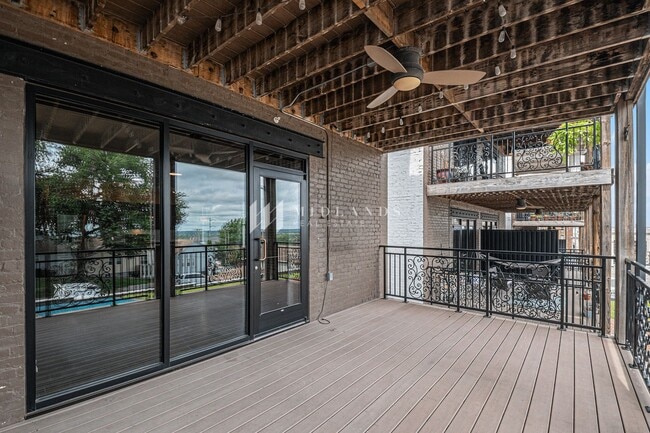 Building Photo - Stunning Downtown Condo