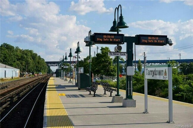 Building Photo - 147 Beekman Ave