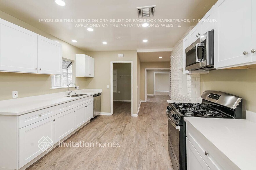 Building Photo - 17363 Saticoy St