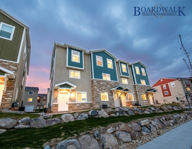 Building Photo - Stunning 3 Bed Townhome in Herriman