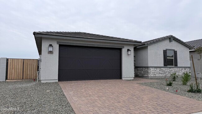 Building Photo - 15901 W El Cortez Pl