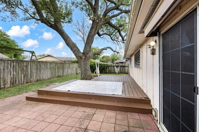 Building Photo - 2512 Azalea Ct