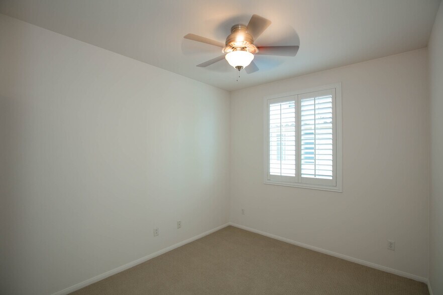Building Photo - 720 S San Fernando Blvd