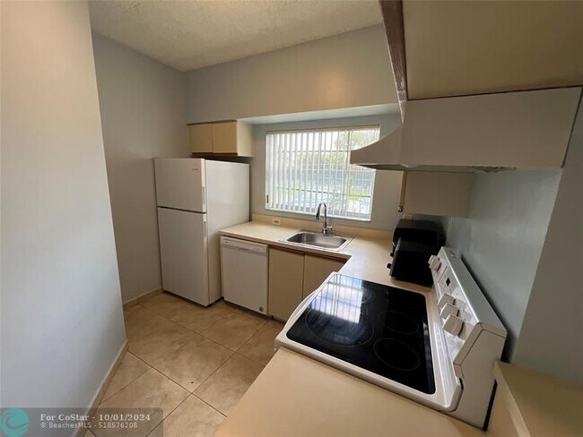 Building Photo - 840 Cypress Park Way