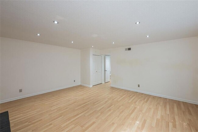 Building Photo - 9070 Cobbler Ct