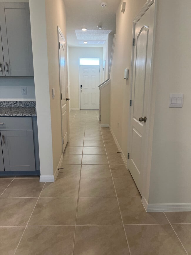 Building Photo - 1375 Isleta Lp