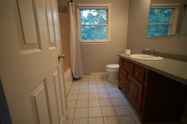 Building Photo - 4 Seneca Ln