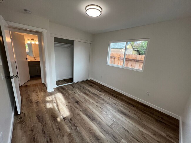 Building Photo - West 10th Escondido Triplex