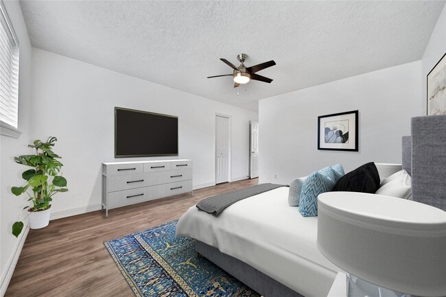 Building Photo - 9411 Roos Rd