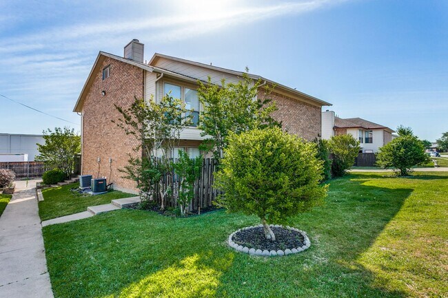 Building Photo - 2805 Meadow Park Dr