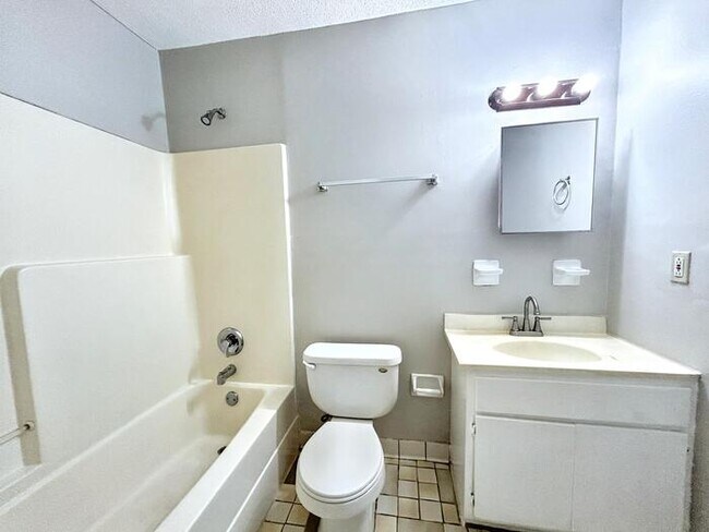 Building Photo - 3582 Kensett Dr