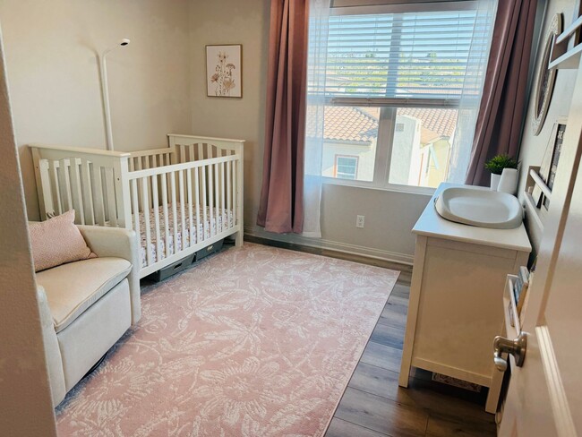Building Photo - Experience Luxury Living With 4 Bedrooms o...
