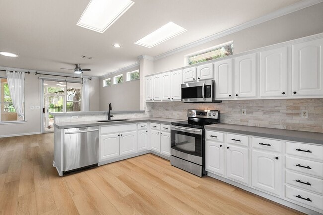 Building Photo - 104 Bronco Cir