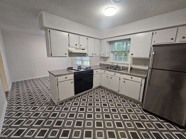 Building Photo - 308 Kenwood Dr