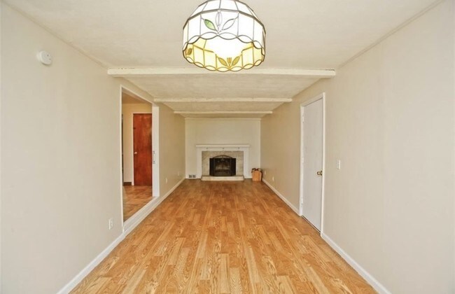 Building Photo - 185 Hildegarde Rd