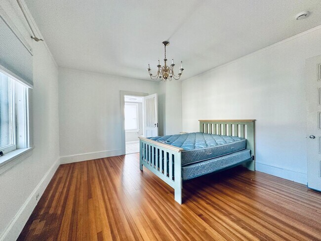 Building Photo - 671 Prospect St