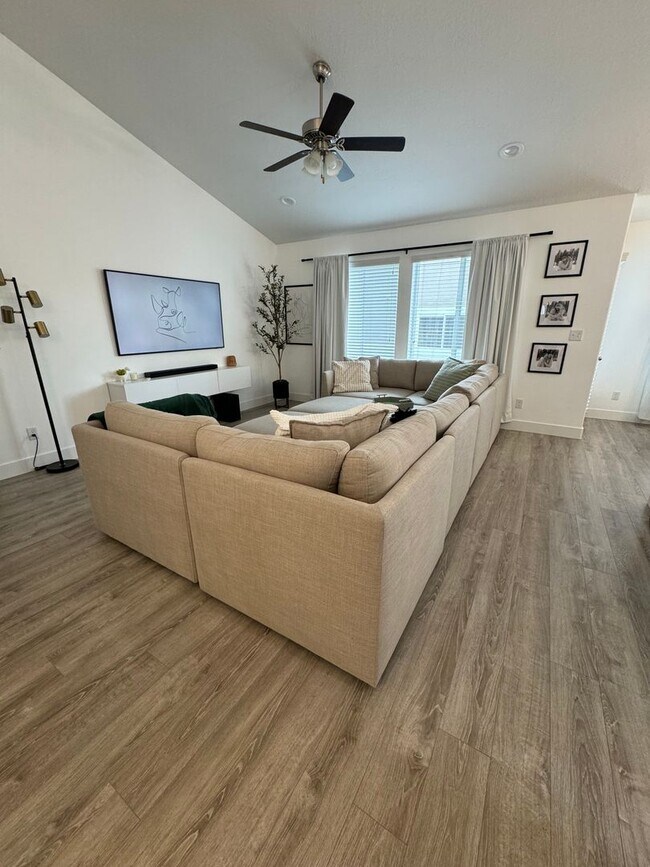 Building Photo - Beautiful Herriman Home for rent!
