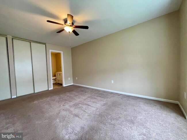 Building Photo - 1104 Mews Dr