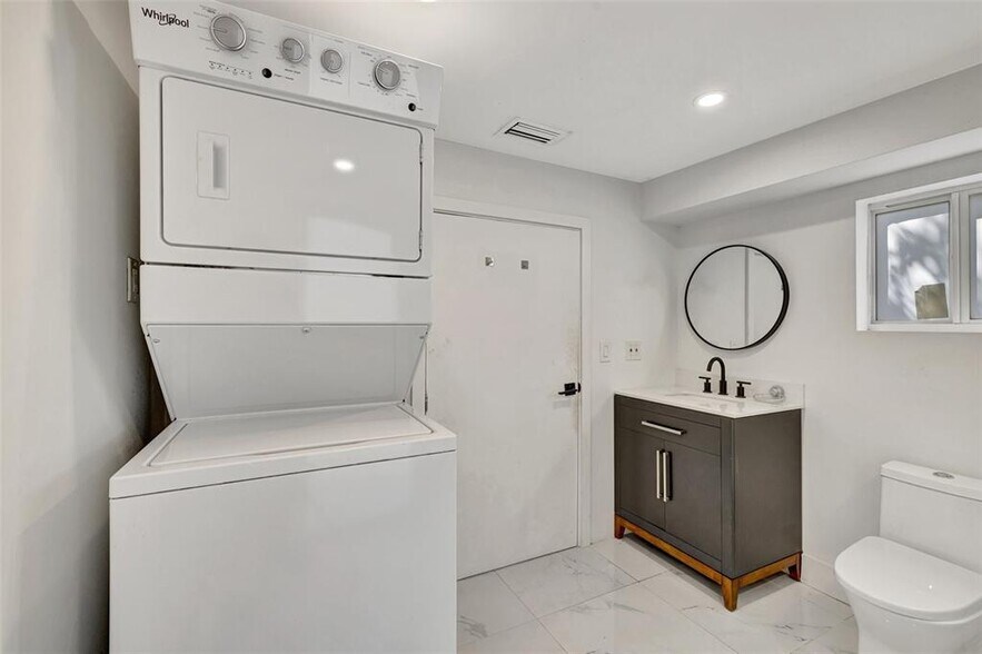 Building Photo - 843 SW 20th St