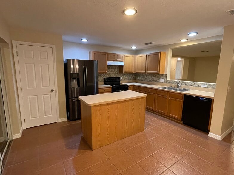 Building Photo - 14957 Perdido Dr
