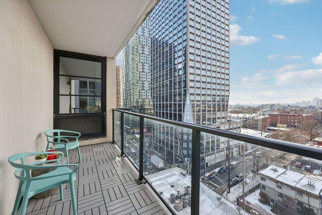 Building Photo - 160 1st St